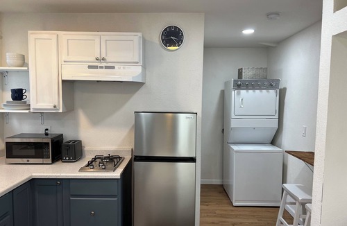 Modesto House | Le Petite Willow - Guesthouse