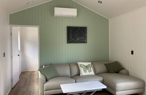 Willsons Downfall Cottage | Lehnnore luxury escape. Off grid, unwind, relax! Pet-Friendly!