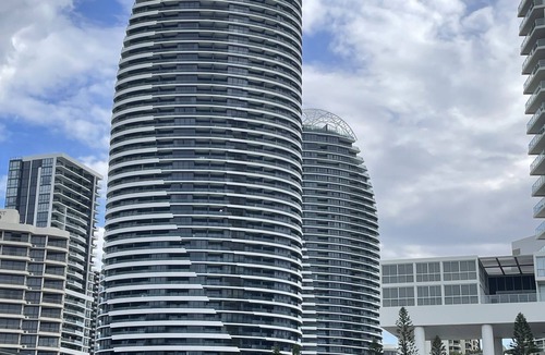 Broadbeach Apartment | Level 31- 4 Bed Broady Lux Oracle Sub pent sleep 9 + child
