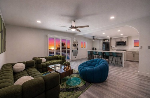 Winchester House | Licensed 2.5 mi to Strip BBQ Pool Kings