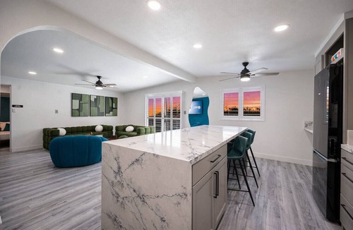 Winchester House | Licensed 2.5 mi to Strip BBQ Pool Kings
