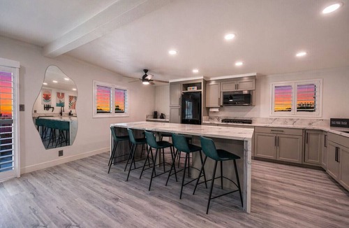 Winchester House | Licensed 2.5 mi to Strip BBQ Pool Kings