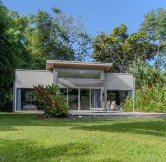 Cahuita Villa | Lilan Nature, Modern House N°1, private swimming pool.