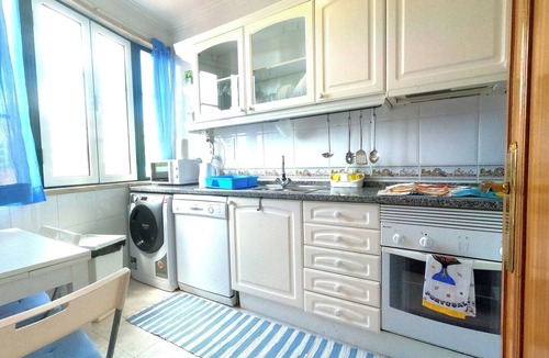 Barcarena Apartment | Lisbon, modern T2 with balcony in Barcarena