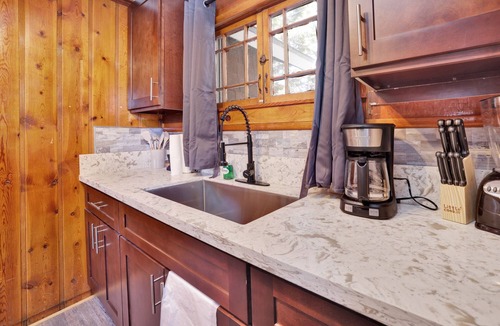 Big Bear Lake Cabin | Little Pines Couples Lakeside Cottage at Big Bear Lake