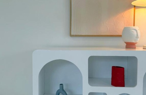 Pimpama House | Little Santorini Retreat - Family Home near Theme Parks