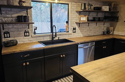 Big Bear Lake House | LOCATION, LOCATION: NEW REMODEL. FIVE START PROPERTY. YOU WILL LOVE THIS HOME!