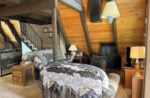 Pioneer Trail House | Lodgepole Chalet | A-frame Cabin | Deck