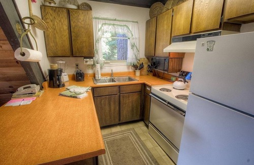 Pioneer Trail House | Lodgepole Chalet 3 Bedroom Home by RedAwning