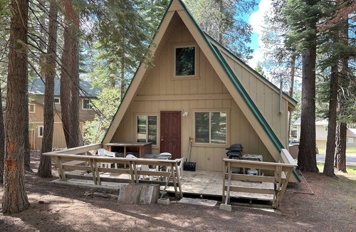 Pioneer Trail House | Lodgepole Chalet 3 Bedroom Home by RedAwning
