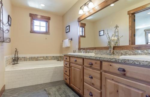 Mammoth Lakes House | Lodges 1132 - 3 bedroom Townhome on Golf Course