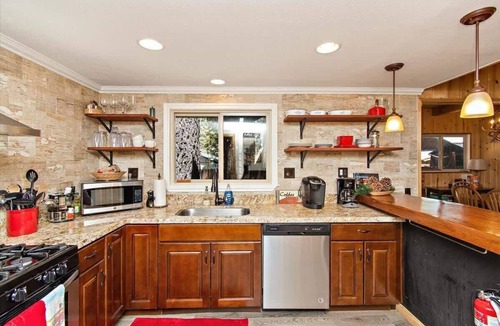 Big Bear Lake Ski Chalet | Log Spa Chalet at Bear Mountain