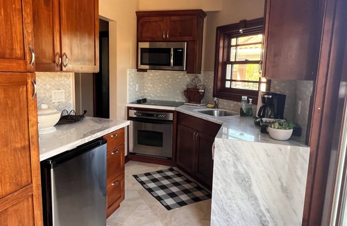 Poway Cottage | Long Term Rental, 30 Day Min - 1 bedroom guest house in quiet, gated community.
