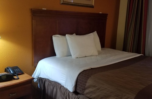 Ontario Hotel | Lotus by Hotel Inn