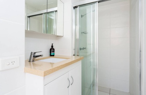 Miami Apartment | Lovely 2-bedroom beachfront unit with pool