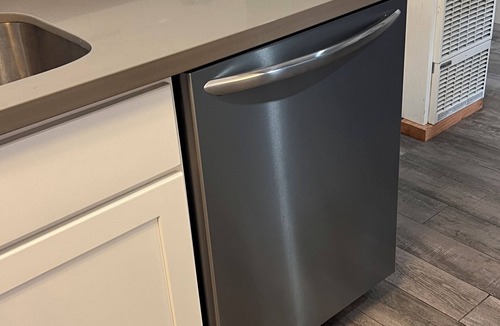Staumbaugh Heller Condo | Lovely 2-bedroom condo in Redwood City perfect for your getaway