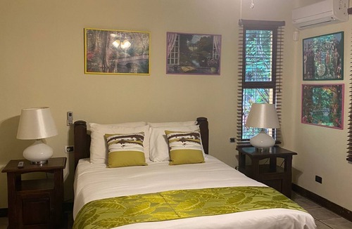 Curubande House | Lovely home plenty of space, great for celebrations, parties, pet friendly.