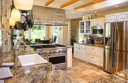 Clovis House | Lovely Lakeside Home: Perfect for Vacations, Weddings, Retreats.