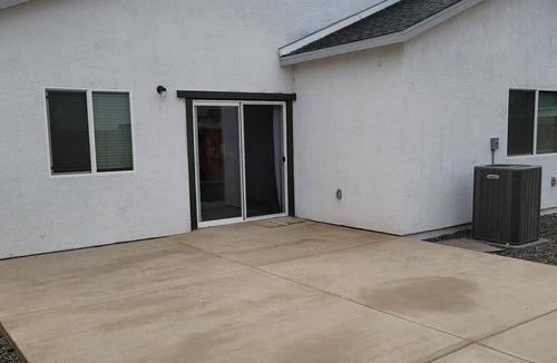 Patterson House | Lovely modern 5 bedroom house in Patterson CA,ensuring your stay is comfortable.