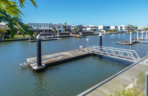 Biggera Waters House | Lovely Newly Renovated Waterfront Family Home
