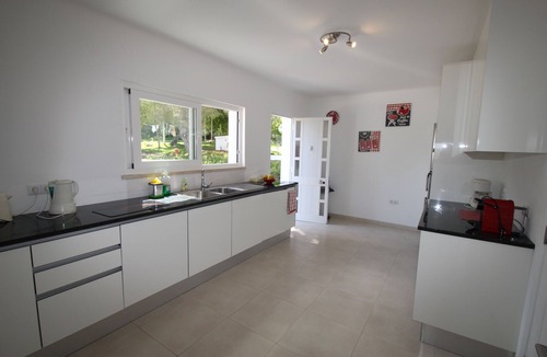 Vale de Parra Villa | Lovely property in Quinta da Saudade with views over Vale de Parra to the sea
