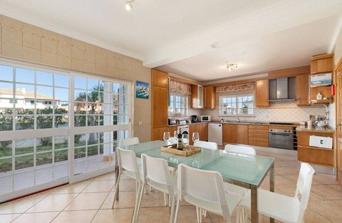 Porto de Mos Villa | Lovely Spacious Villa in a Great Location