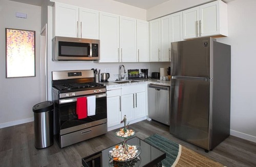 Bankers Hill Apartment | Lovely Studio w Full Kitchen in Heart of San Diego