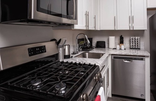 Bankers Hill Apartment | Lovely Studio w Full Kitchen in Heart of San Diego
