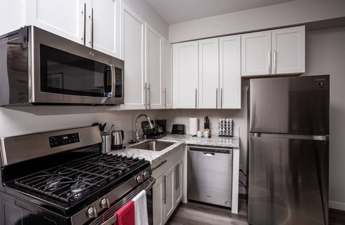 Bankers Hill Apartment | Lovely Studio w Full Kitchen in Heart of San Diego