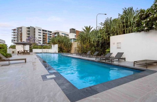 Varsity Lakes Apartment | Lovely two bedroom apartment in Varsity Lakes with great amenities - pool, gym