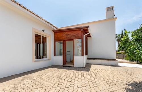 Alcalar House | Luminosa V3 c/Piscina by Lovelystay