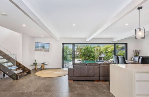 Broadbeach Waters House | Lux Broadbeach Waters Escape