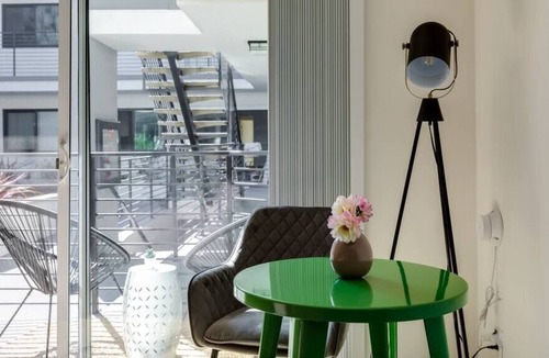 El Segundo Apartment | Lux King 1 BR/1BA near beaches & outdoor dining