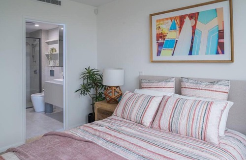 Gold Coast Apartment | Lux Lakeside Apt - Gold Coast