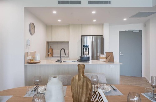 Gold Coast Apartment | Lux Lakeside Apt - Gold Coast