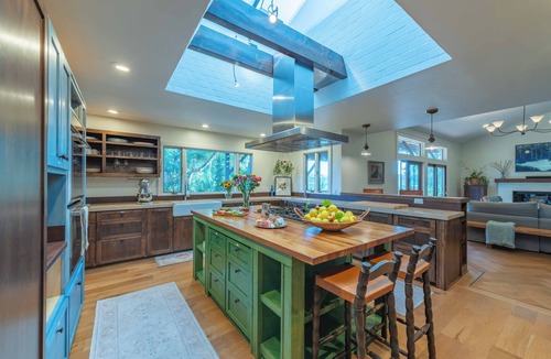 Paso Robles House | Luxe 5BR Spanish Villa w/Pool & Spa in Paso Wine Country