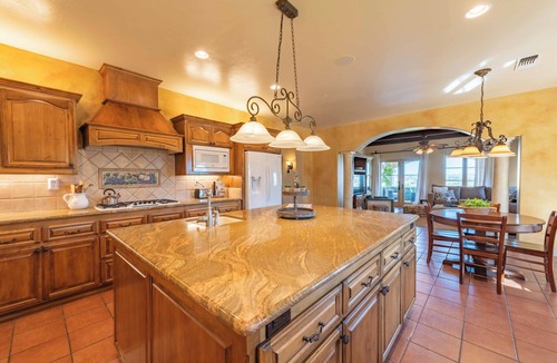 Paso Robles House | Luxe Ranch with Hot Tub, Gourmet Kitchen and Fabulous Downtown Views.