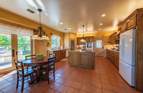 Paso Robles House | Luxe Ranch with Hot Tub, Gourmet Kitchen and Fabulous Downtown Views.