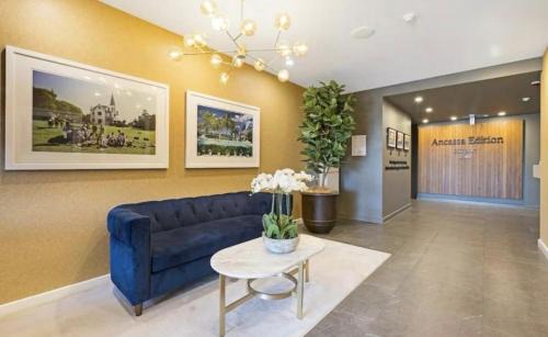Cannon Hill Apartment | Luxe Retreat - Airport 13 mins, Free Parking, Train, Bus, Shops & Parks Nearby