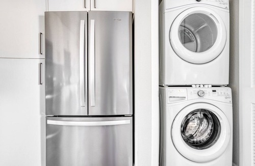San Carlos Apartment | Luxe San Carlos 2BR w/Gym, Pool & BBQ, walk to Caltrain, by Blueground