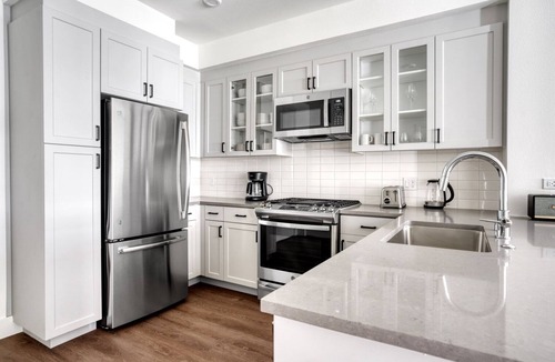 Central San Mateo Apartment | Luxe San Mateo 1BR w/Gym, Roof Deck & W/D, near Caltrain, by Blueground