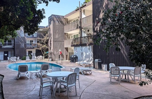 Central San Mateo Apartment | Luxe San Mateo Studio w/Pool & W/D, nr 20+ restaurants, by Blueground