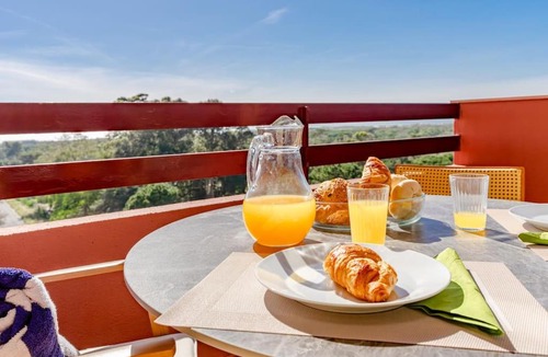 Pica Galo Apartment | Luxe Sunset Lisbon Caparica