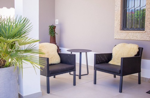 Porto de Mos Villa | Luxorious 3 bedroom villa with ensuite bathrooms overlooking Porto de Mós beach