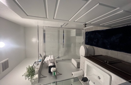 Roosevelt House | Luxurious 1 Bedroom In-law Suite "Private Entry"