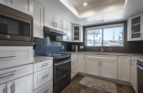 Palm Springs Condo | Luxurious 2 bedroom, 2 bath upper unit [7-night min.]