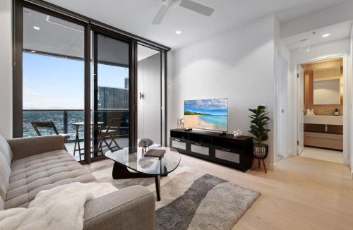 Brisbane Central Business District Apartment | Luxurious 2BR Apt w River View
