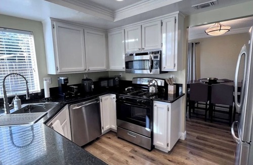 Pocket House | Luxurious 4-bedroom “Casa del Rio” house next to the Sacramento River