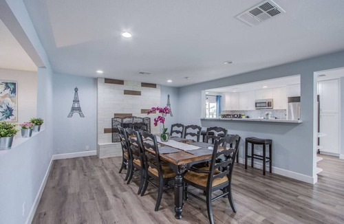 Las Vegas Villa | Luxurious 5 BR, 5.5 BA Villa, Pool, Games, 15 min to LV Strip