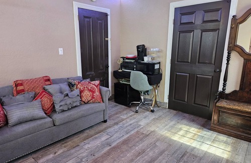 Phoenix Lake-Cedar Ridge Apartment | Luxurious Studio within the Yosemite Gateway/Sonora with Your Own Massage Chair